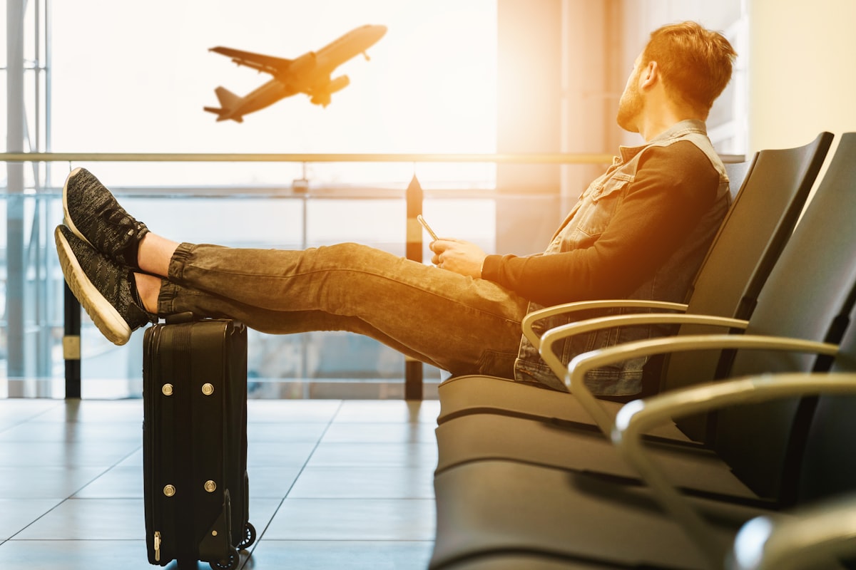 Viajante no aeroporto
